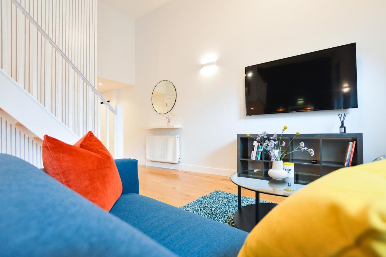 Spacious West Hampstead Apartment With Mezzanine Bedroom By Concept Apartments London Bagian luar foto