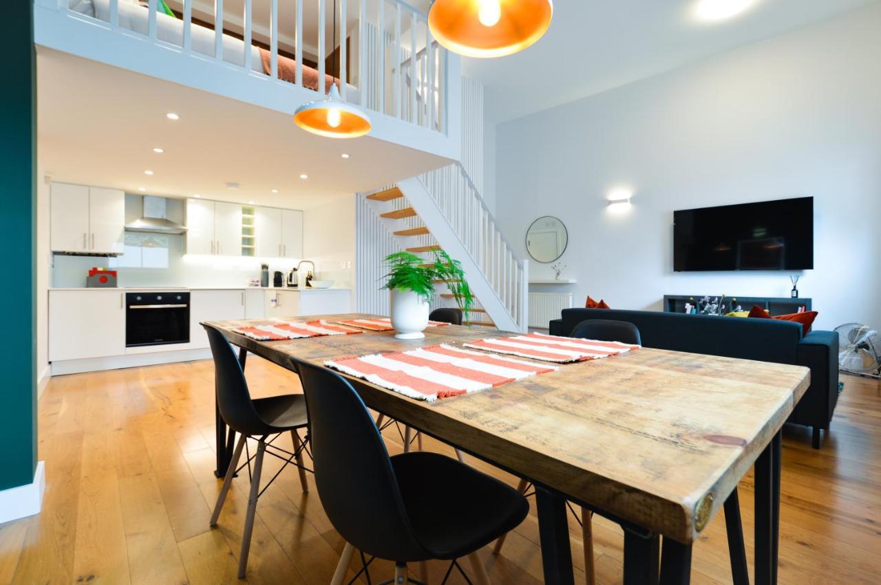 Spacious West Hampstead Apartment With Mezzanine Bedroom By Concept Apartments London Bagian luar foto