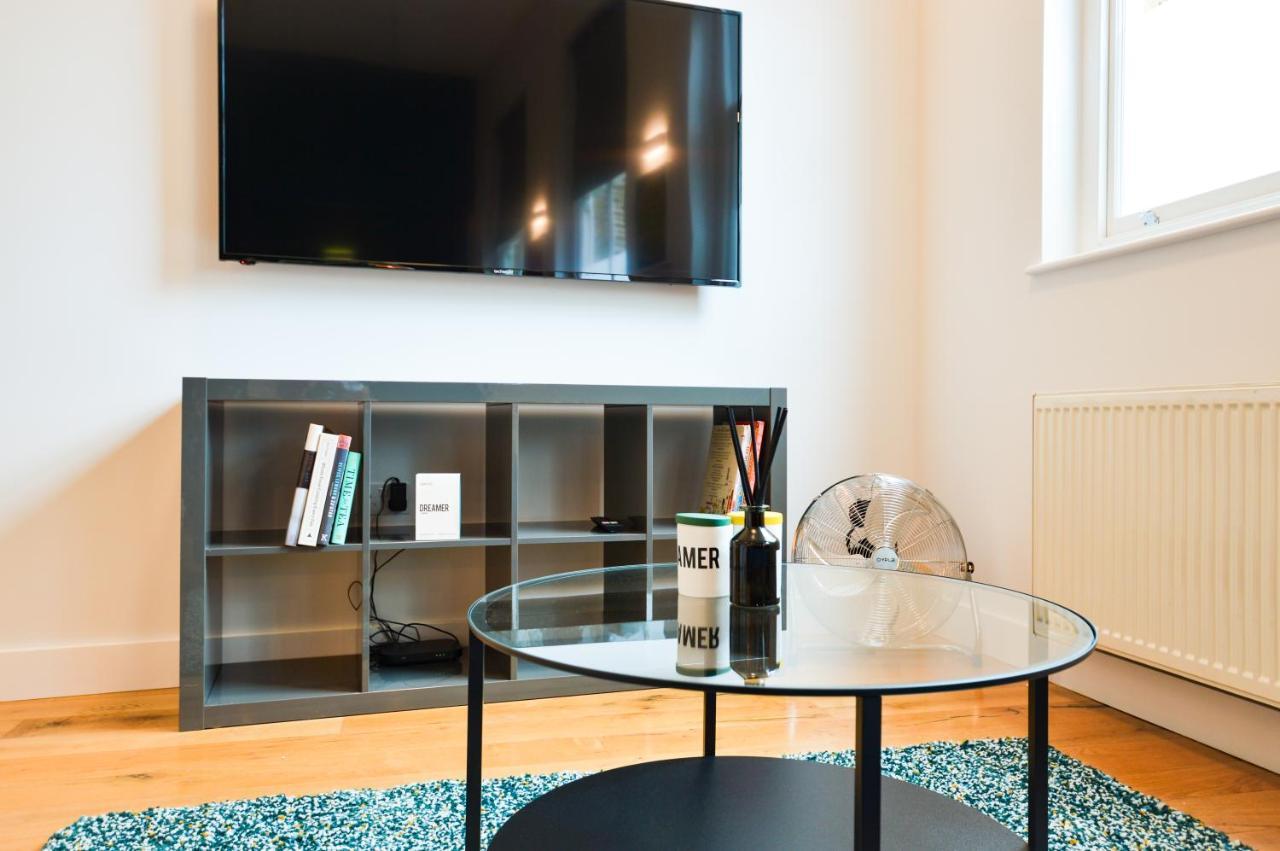 Spacious West Hampstead Apartment With Mezzanine Bedroom By Concept Apartments London Bagian luar foto