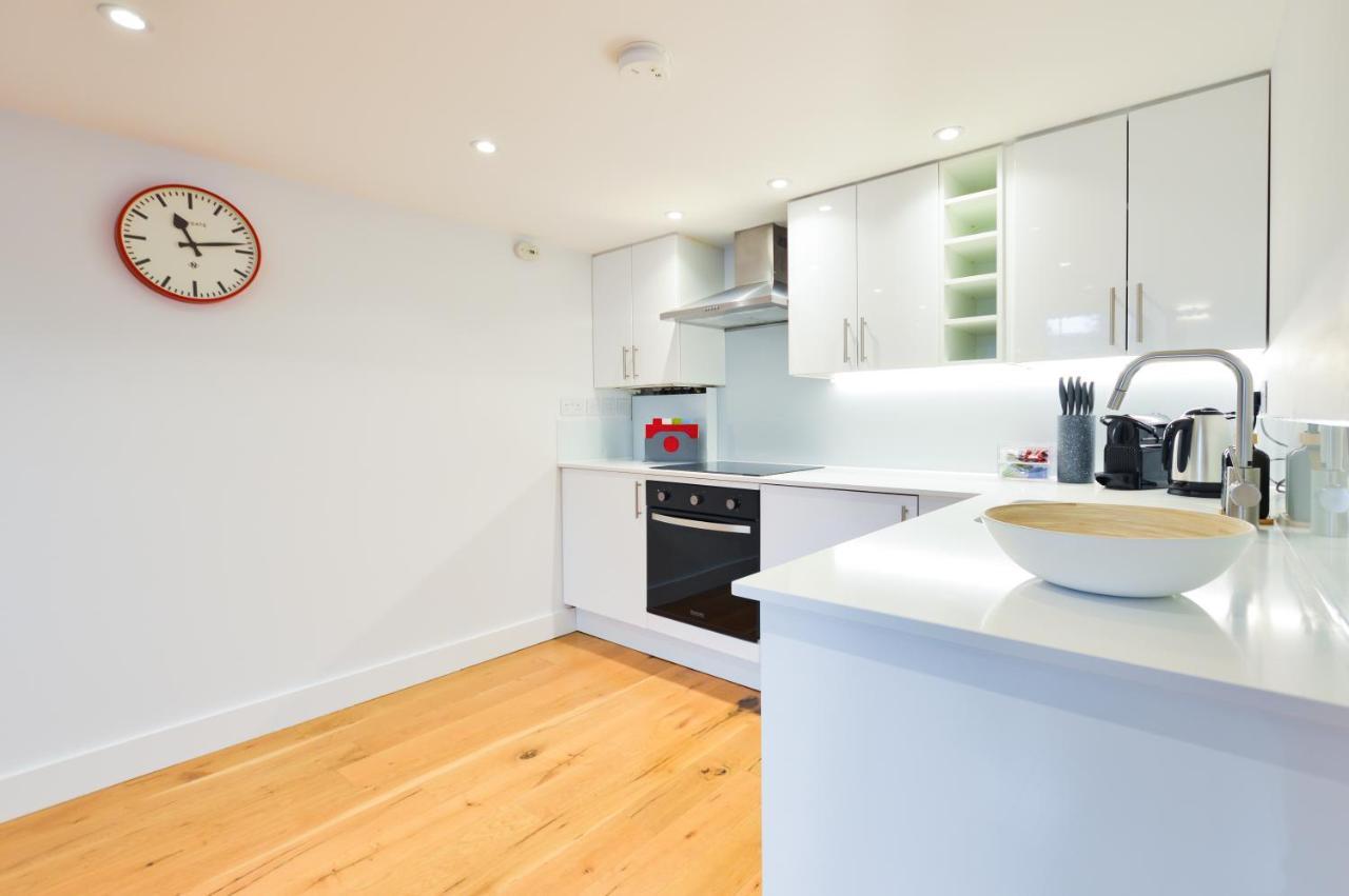 Spacious West Hampstead Apartment With Mezzanine Bedroom By Concept Apartments London Bagian luar foto