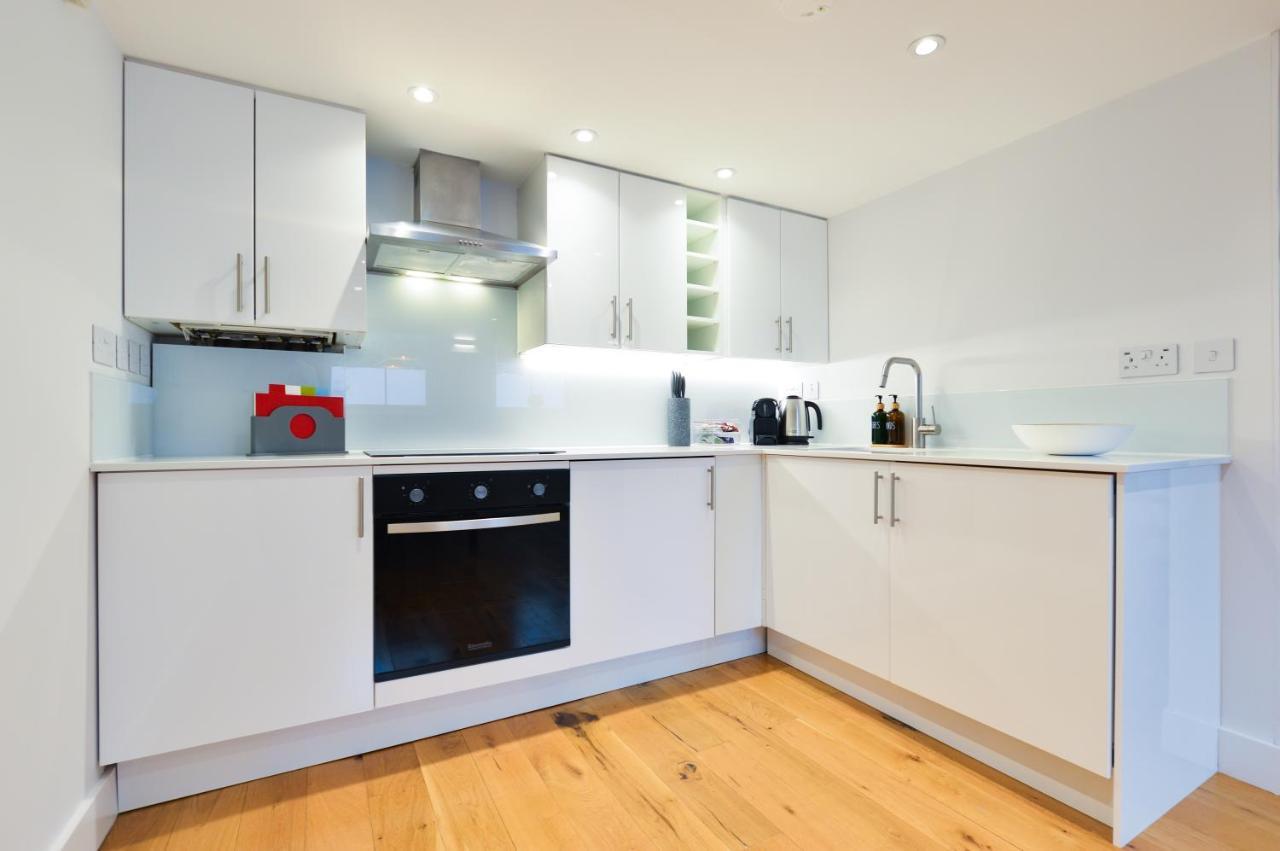 Spacious West Hampstead Apartment With Mezzanine Bedroom By Concept Apartments London Bagian luar foto