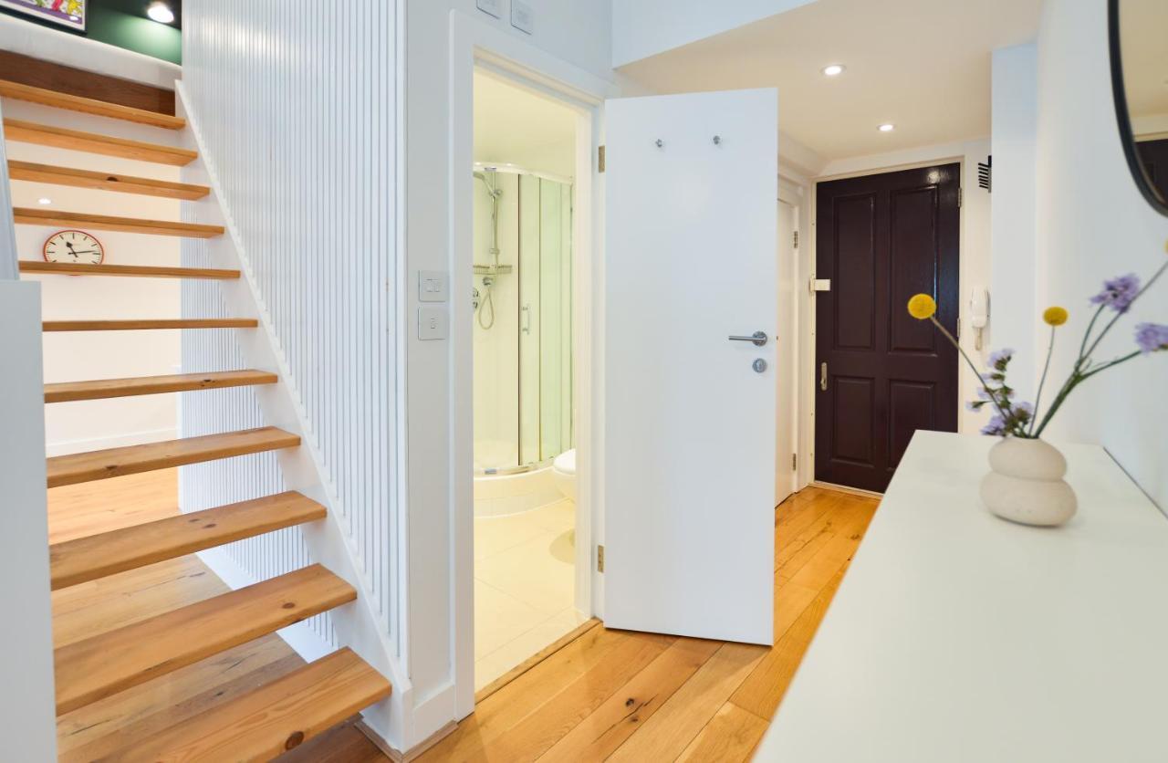Spacious West Hampstead Apartment With Mezzanine Bedroom By Concept Apartments London Bagian luar foto