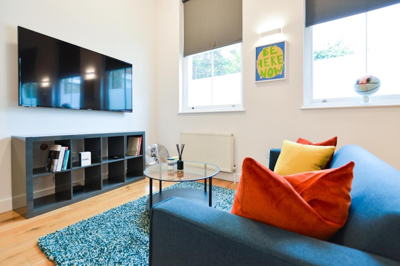 Spacious West Hampstead Apartment With Mezzanine Bedroom By Concept Apartments London Bagian luar foto